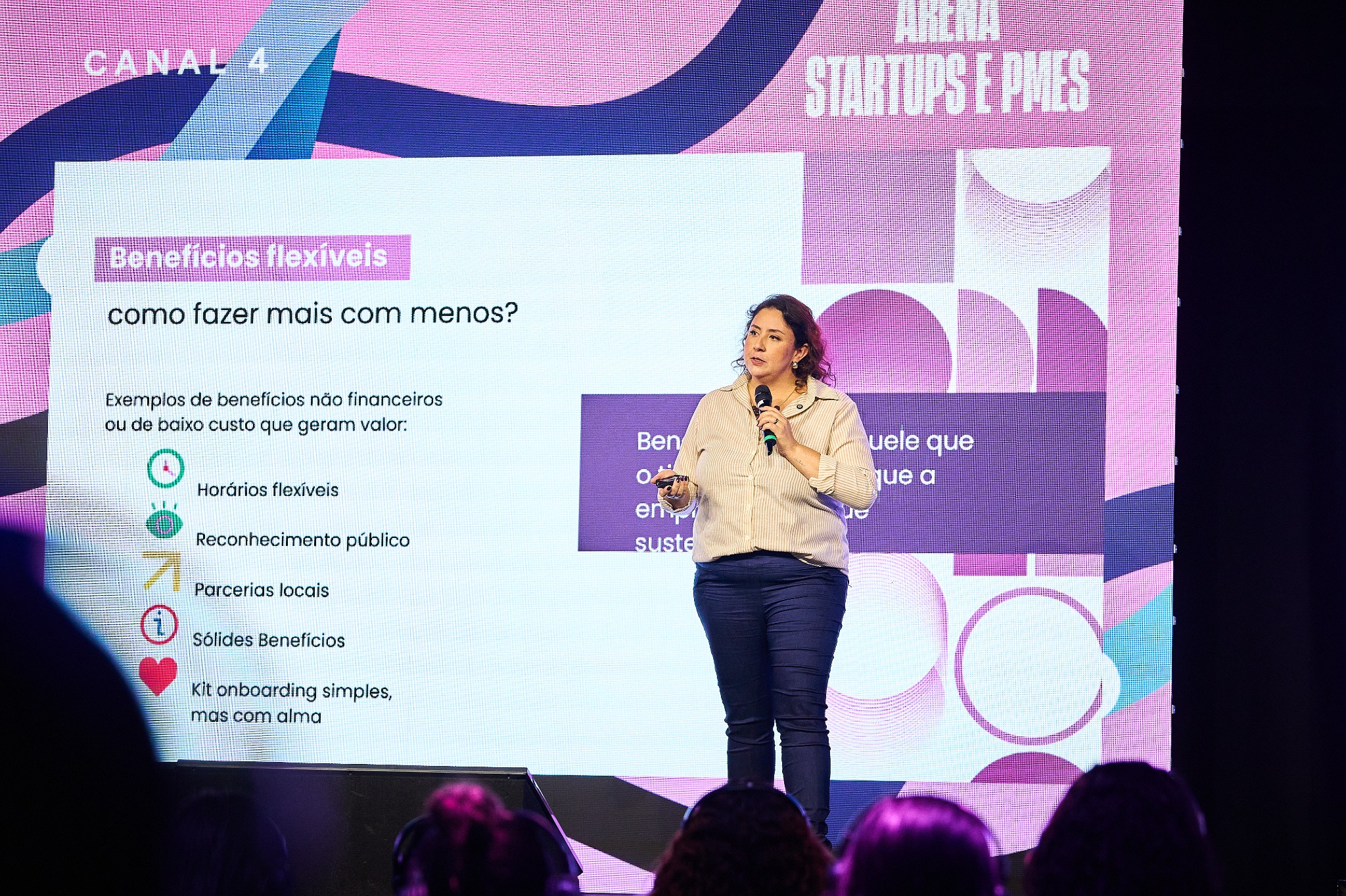 Ana Cláudia Peixoto palestrando no RH Summit